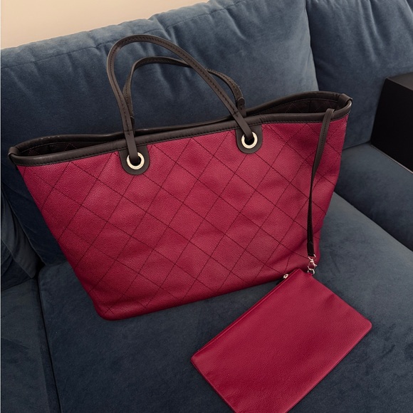 CHANEL Shopping Fever Quilted Caviar Leather Tote Bag
Maroon - Picture 6 of 12